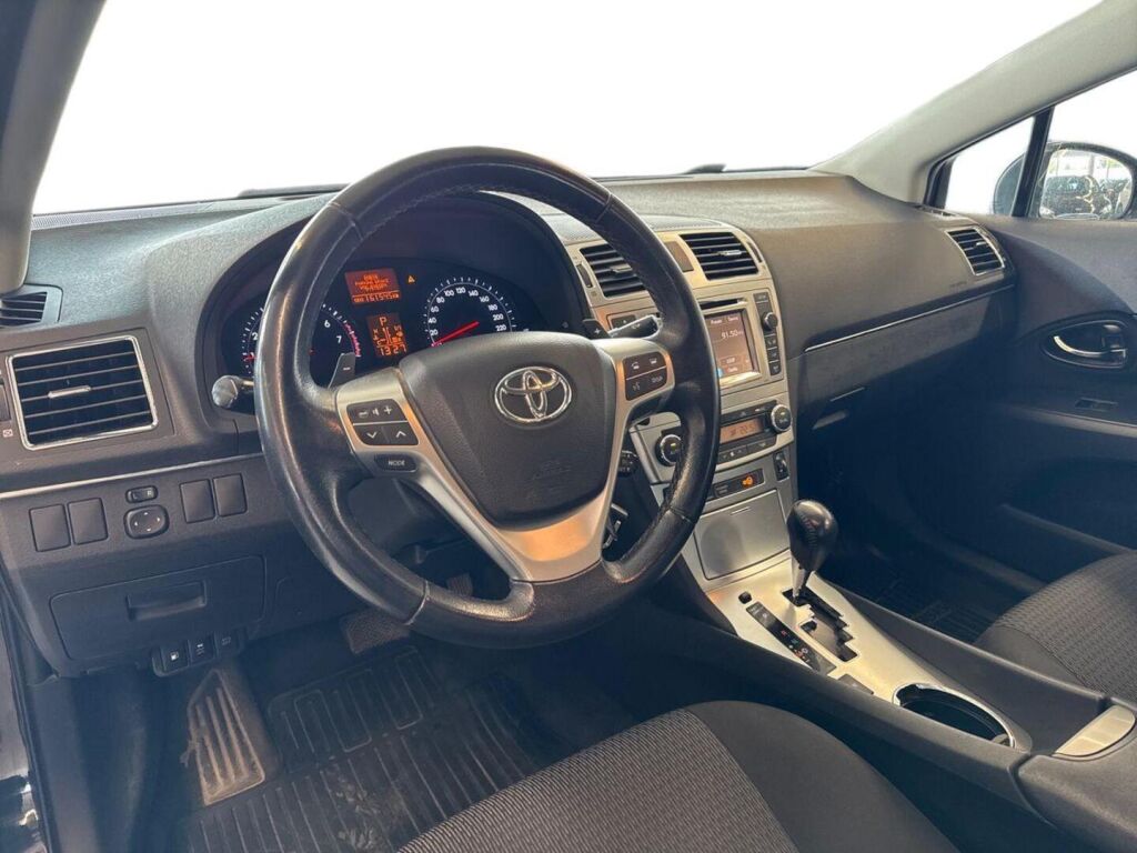 Toyota Avensis 2013 Musta