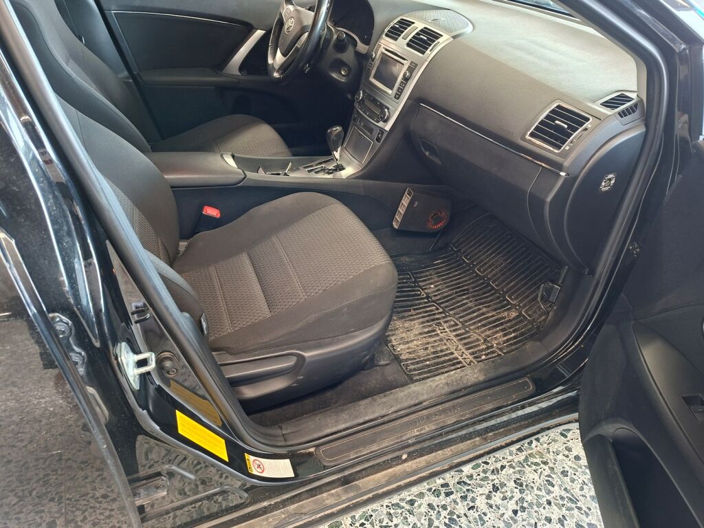 Toyota Avensis 2013 Musta