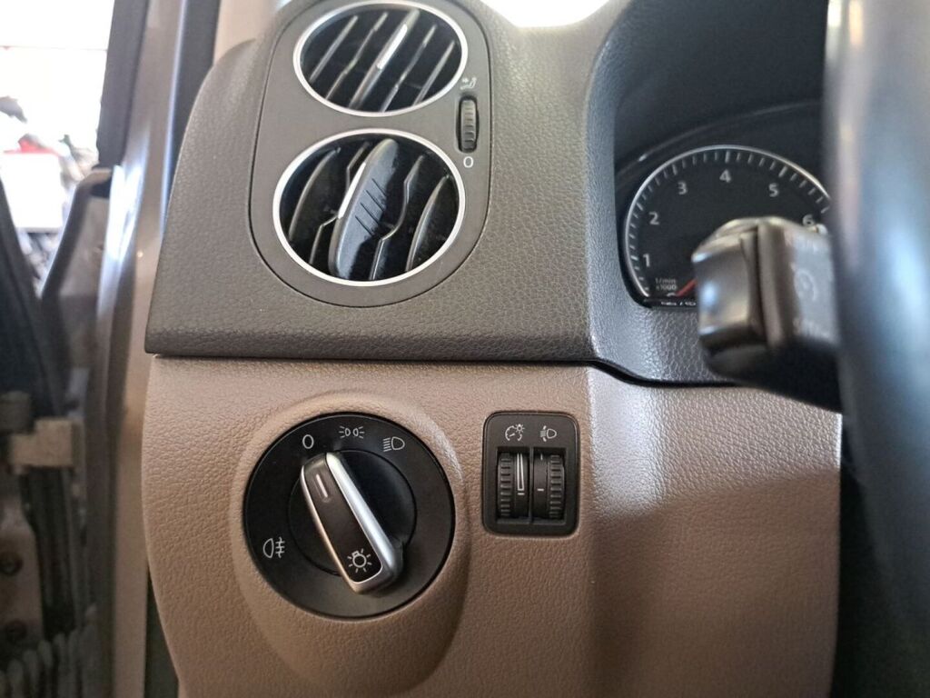 Volkswagen Golf Plus 2012 Ruskea (beige)
