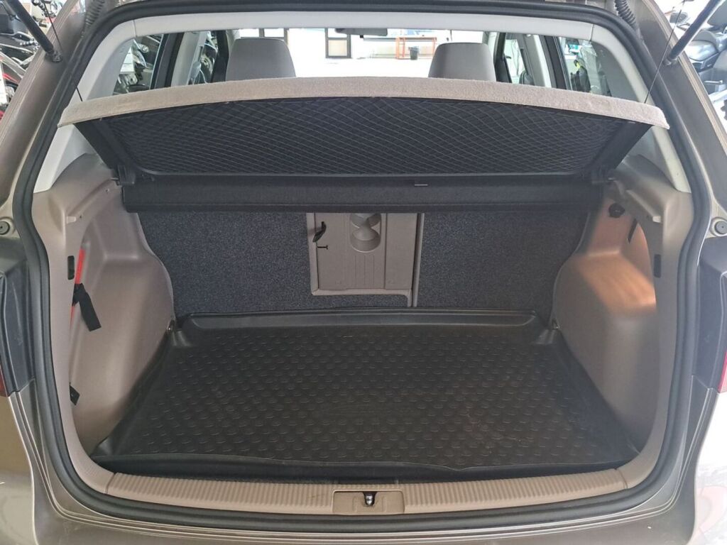 Volkswagen Golf Plus 2012 Ruskea (beige)