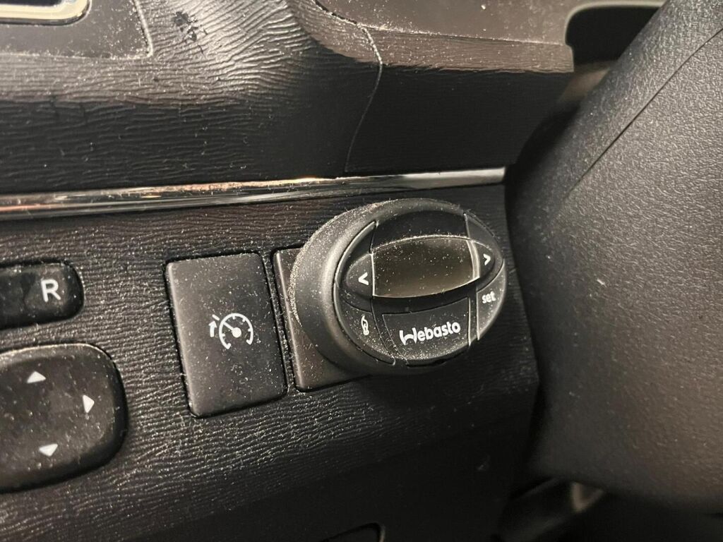 Toyota Avensis 2012 Vihreä