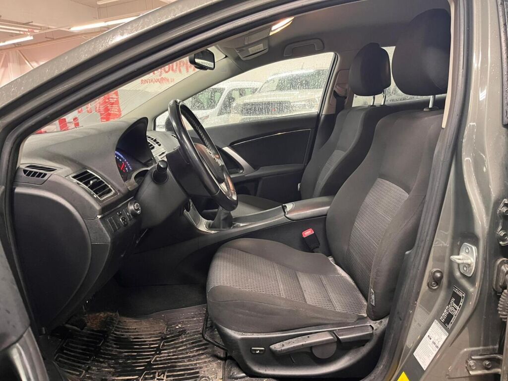 Toyota Avensis 2012 Vihreä