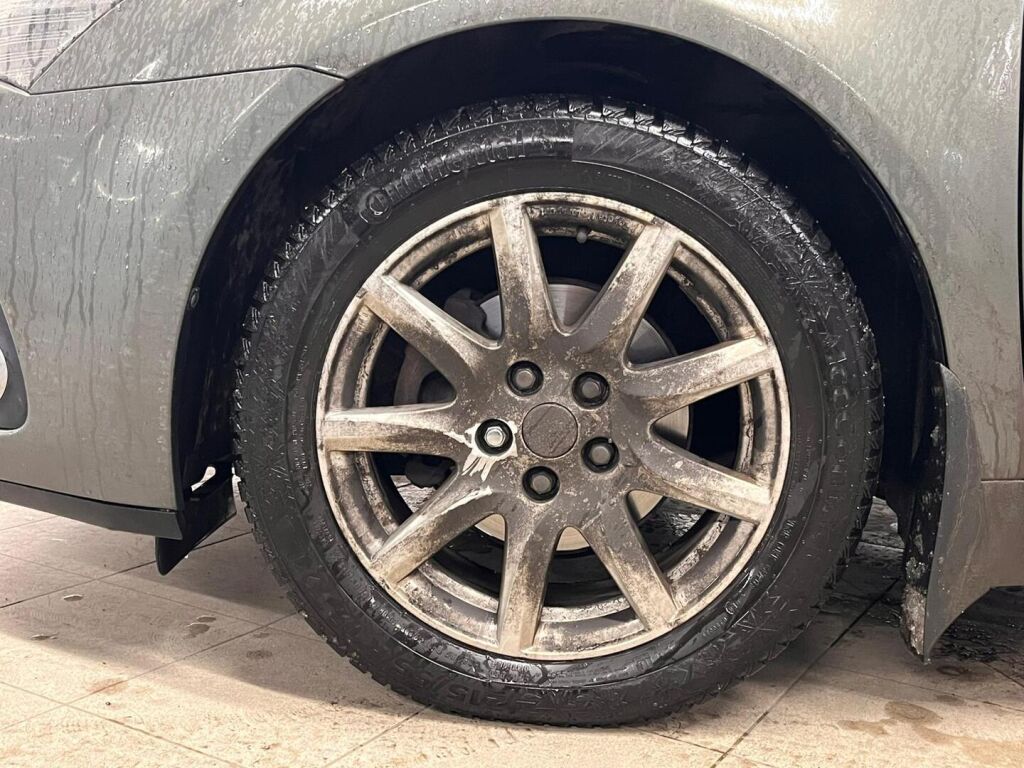 Toyota Avensis 2012 Vihreä