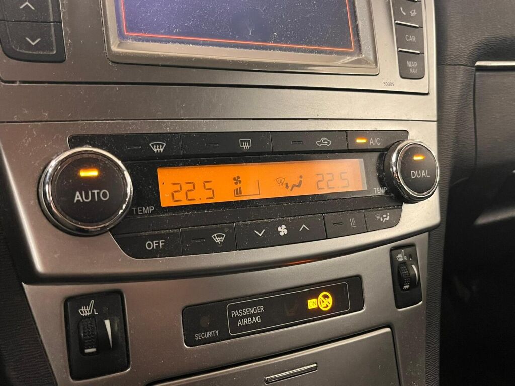 Toyota Avensis 2012 Vihreä