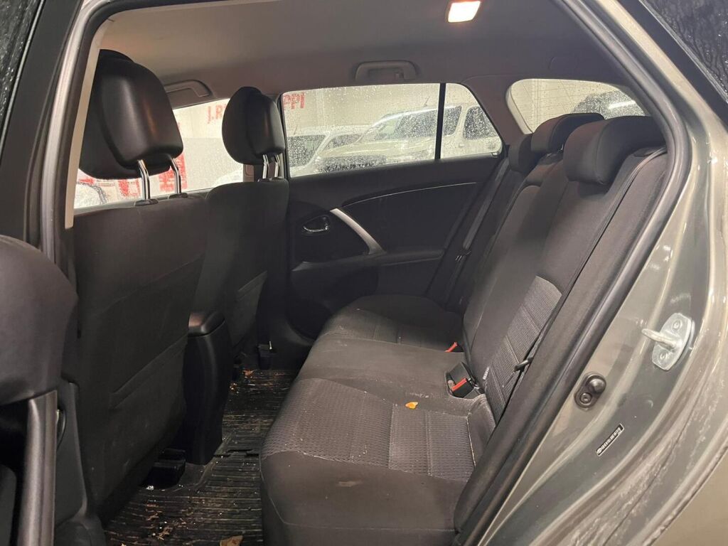 Toyota Avensis 2012 Vihreä