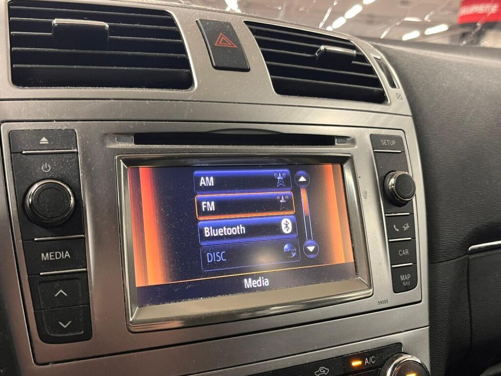 Toyota Avensis 2012 Vihreä