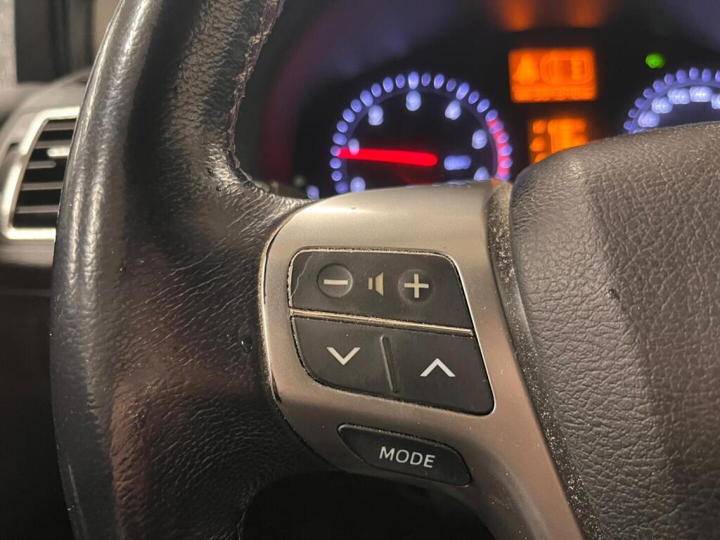 Toyota Avensis 2012 Vihreä