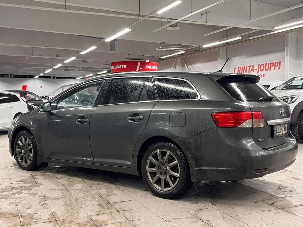Toyota Avensis 2012 Vihreä