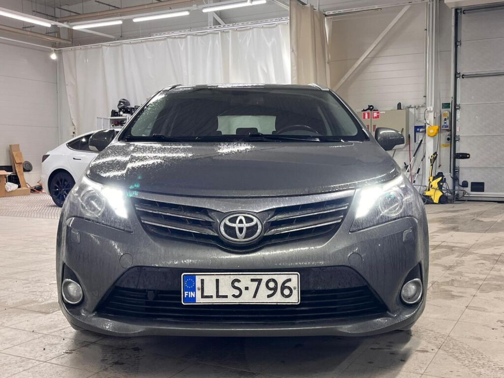 Toyota Avensis 2012 Vihreä