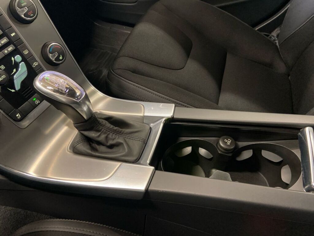 Volvo S60 2013 Musta