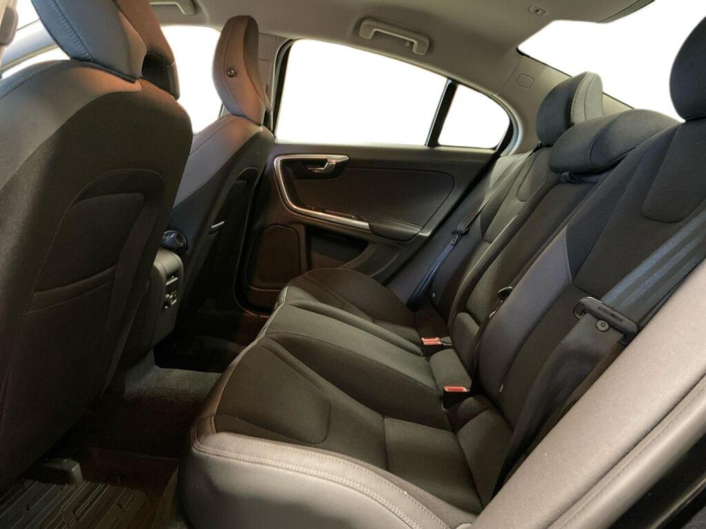 Volvo S60 2013 Musta