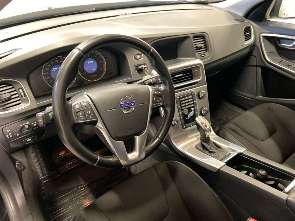 Volvo S60 2013 Musta