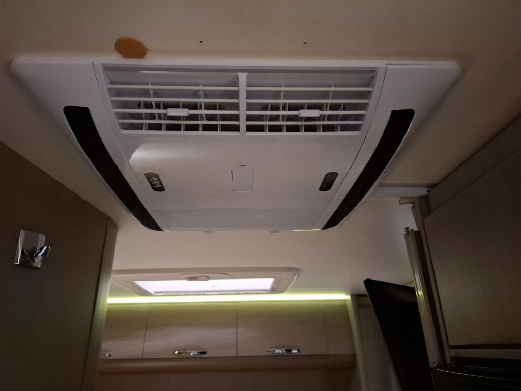 Adria Matrix Supreme 667 SPS 2013 Valkoinen