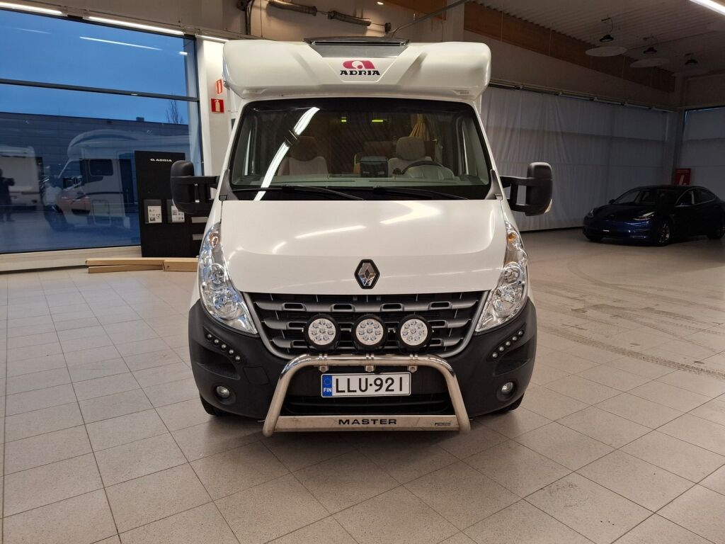 Adria Matrix Supreme 667 SPS 2013 Valkoinen