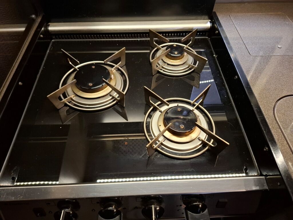 Adria Matrix Supreme 667 SPS 2013 Valkoinen