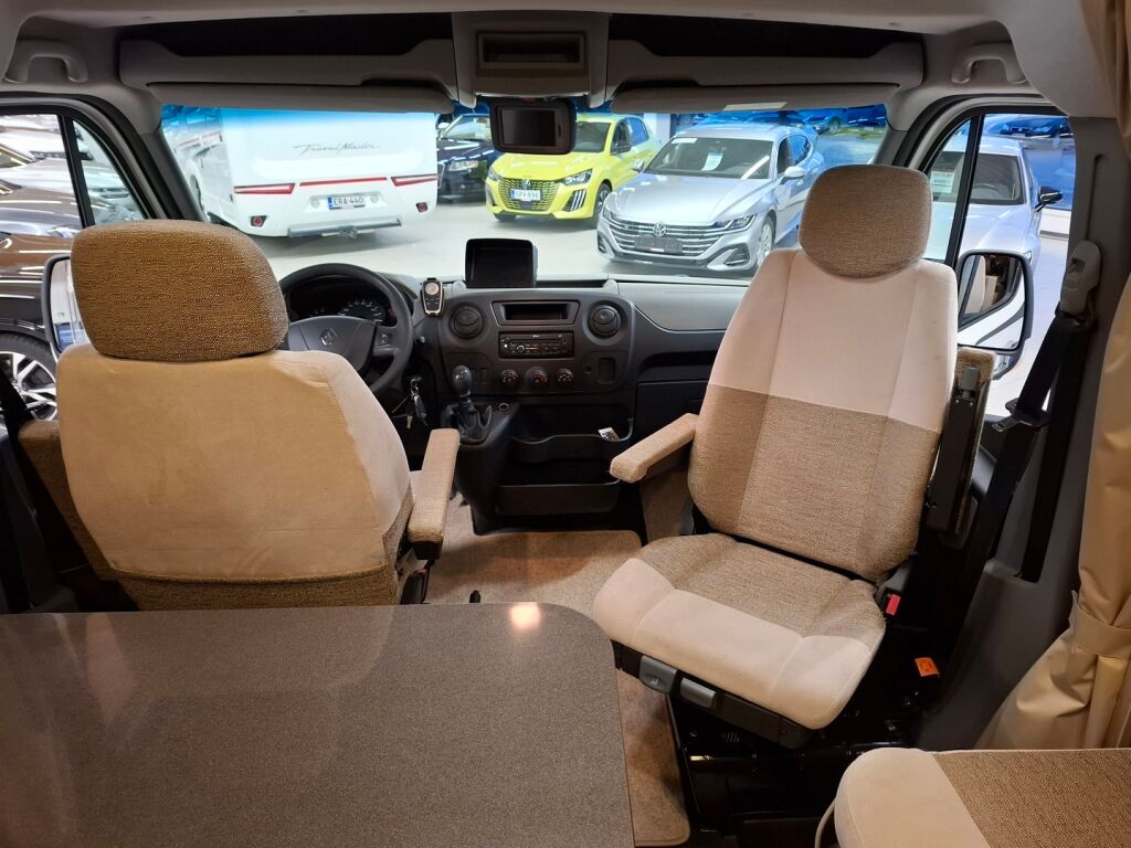 Adria Matrix Supreme 667 SPS 2013 Valkoinen