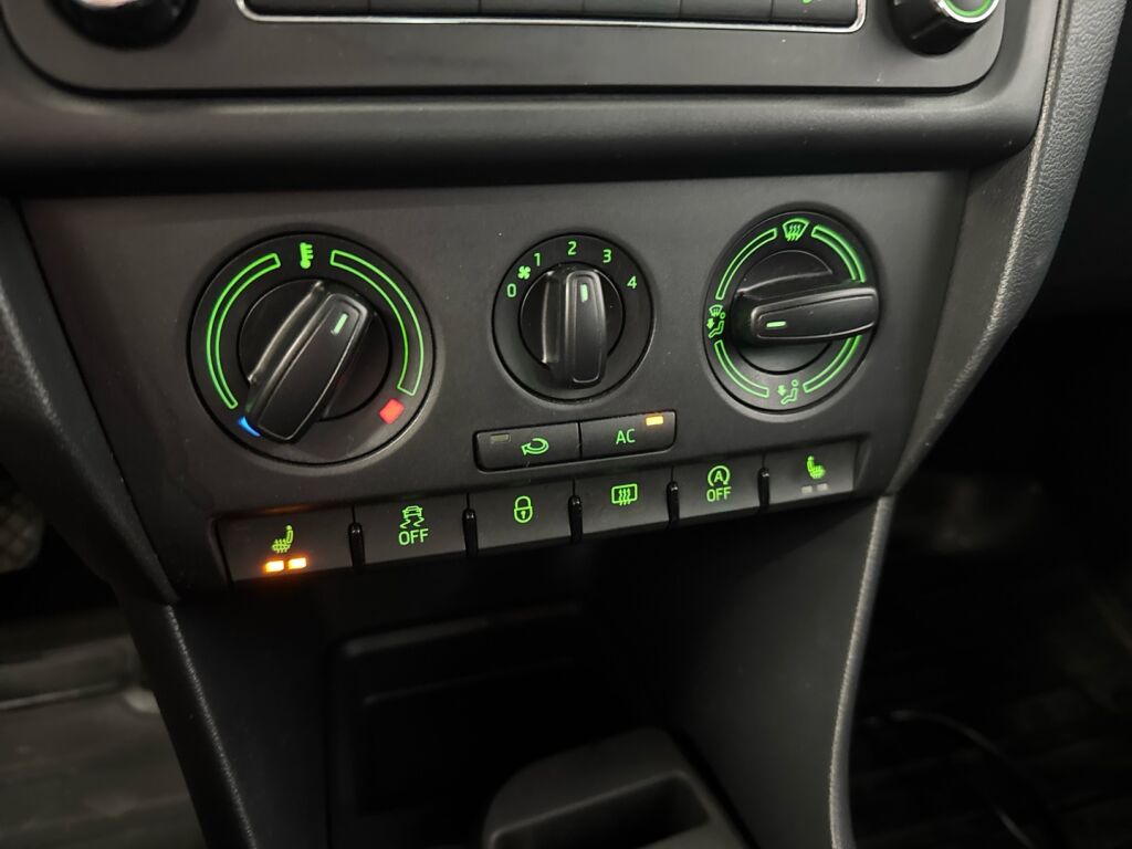 Skoda Rapid 2013 Ruskea (beige)