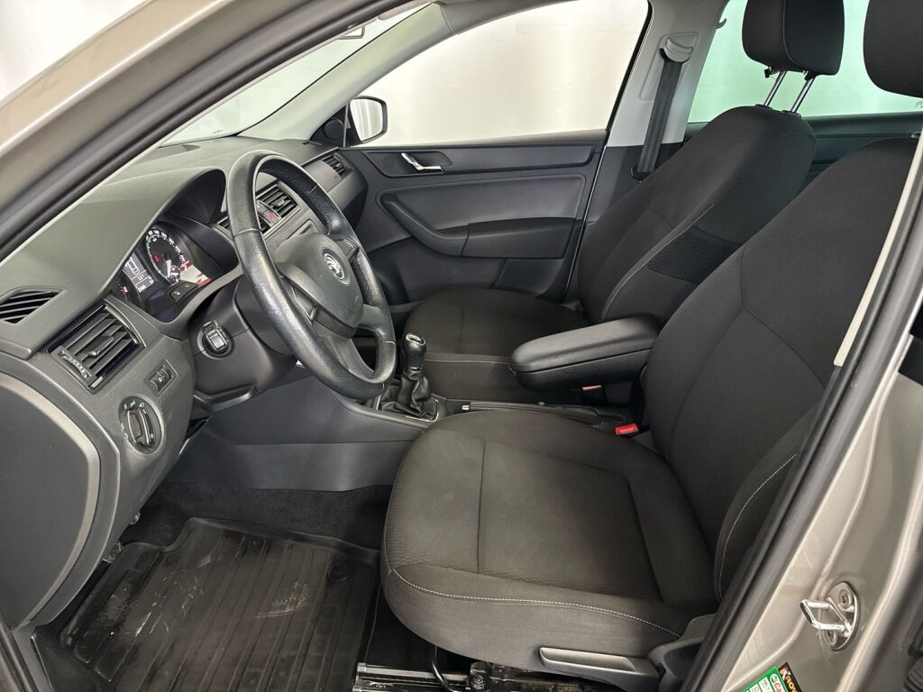 Skoda Rapid 2013 Ruskea (beige)