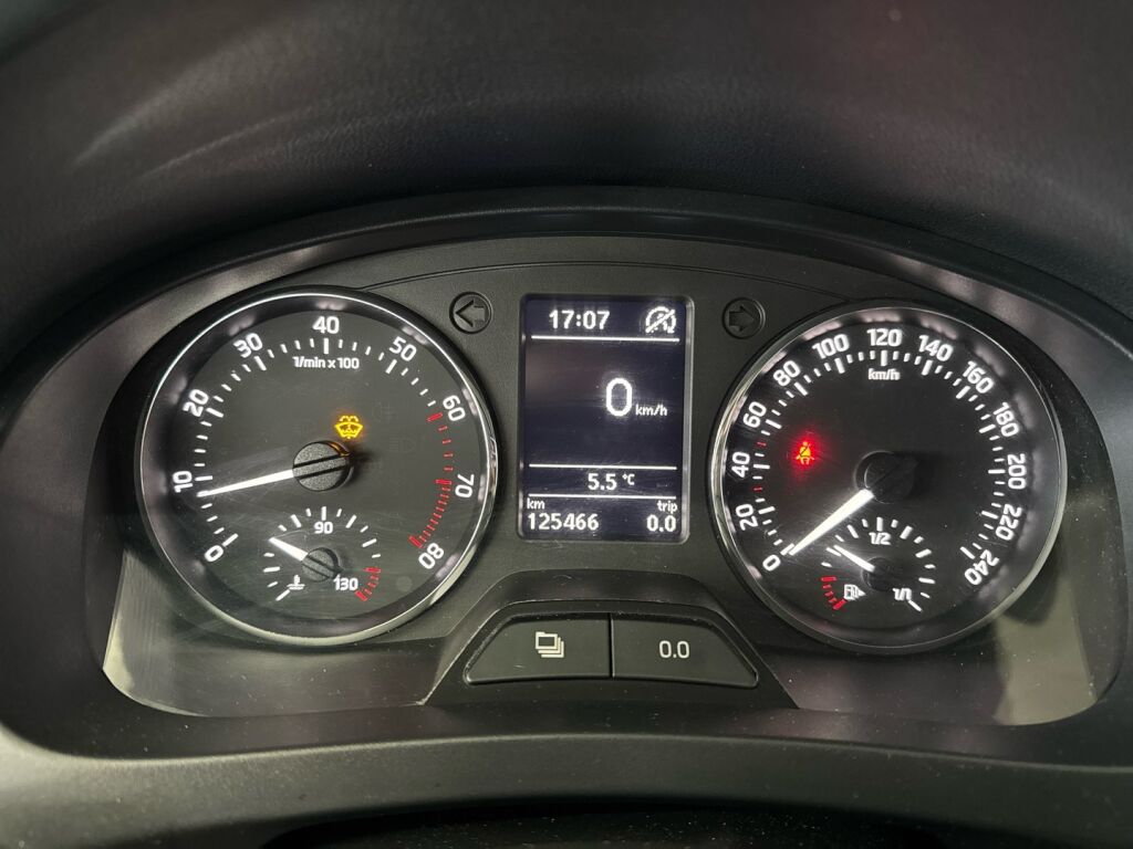 Skoda Rapid 2013 Ruskea (beige)