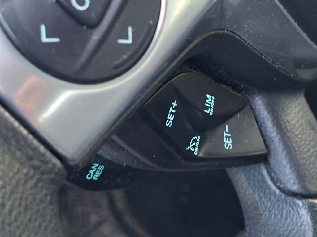 Ford Focus 2013 Ruskea (beige)