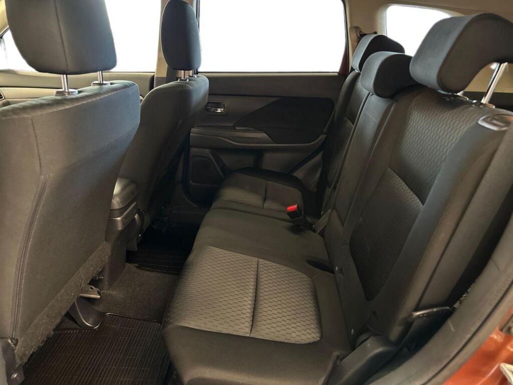 Mitsubishi Outlander 2013 Ruskea (beige)