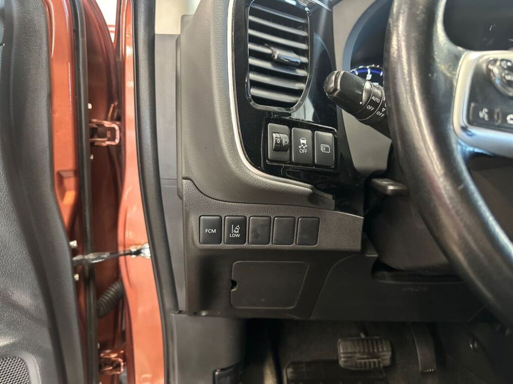 Mitsubishi Outlander 2013 Ruskea (beige)