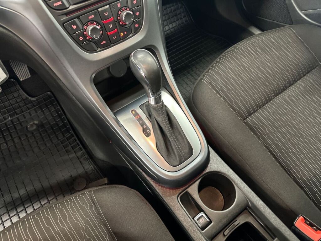 Opel Astra 2013 Valkoinen