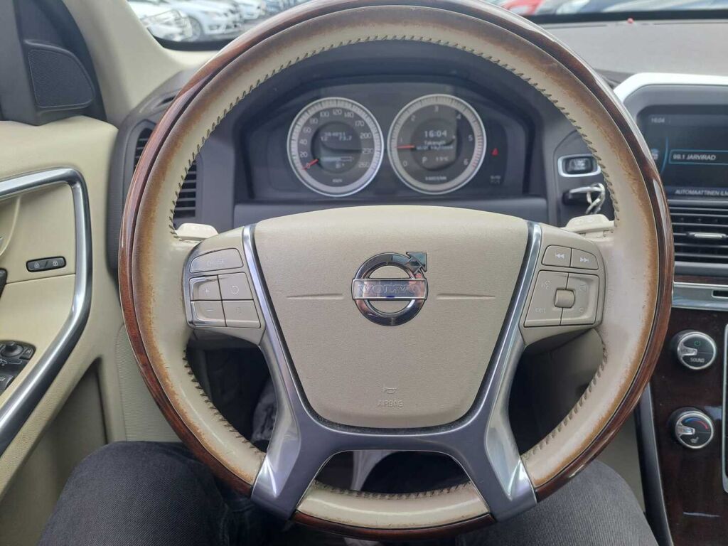 Volvo XC60 2013 Ruskea (beige)
