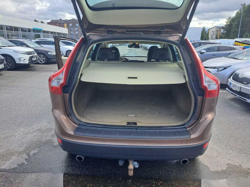 Volvo XC60 2013 Ruskea (beige)
