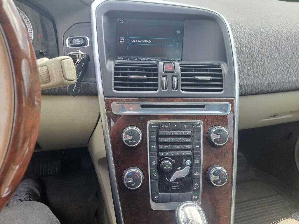 Volvo XC60 2013 Ruskea (beige)