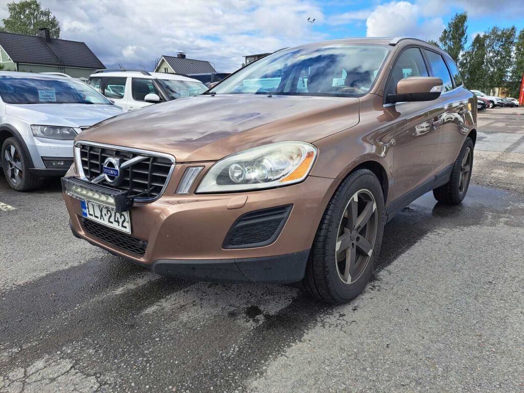 Volvo XC60 2013 Ruskea (beige)