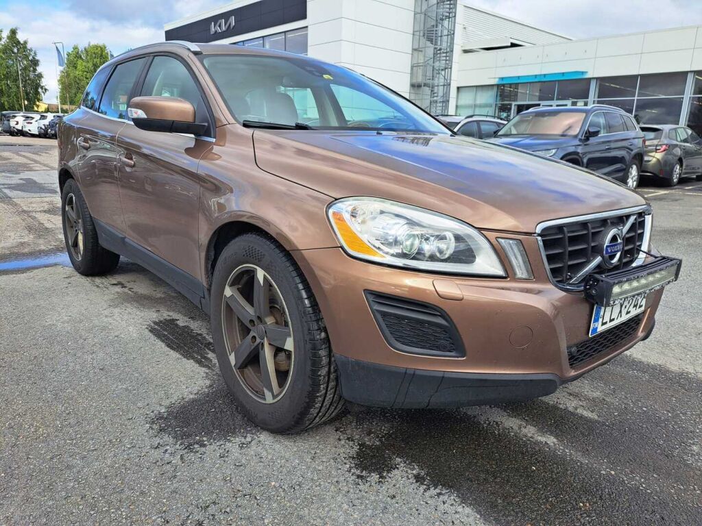 Volvo XC60 2013 Ruskea (beige)