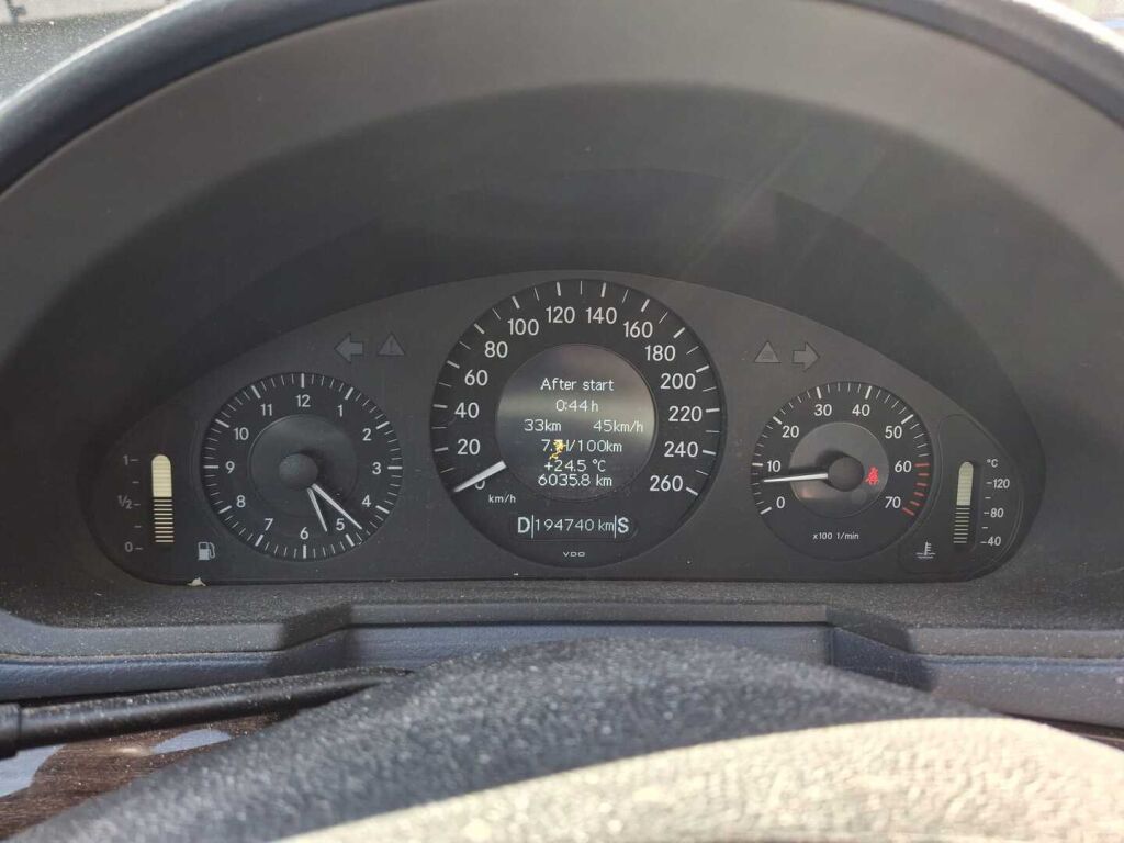 Mercedes-Benz E 2004 Hopea