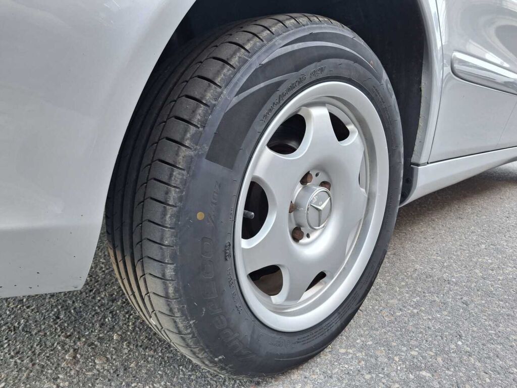 Mercedes-Benz E 2004 Hopea