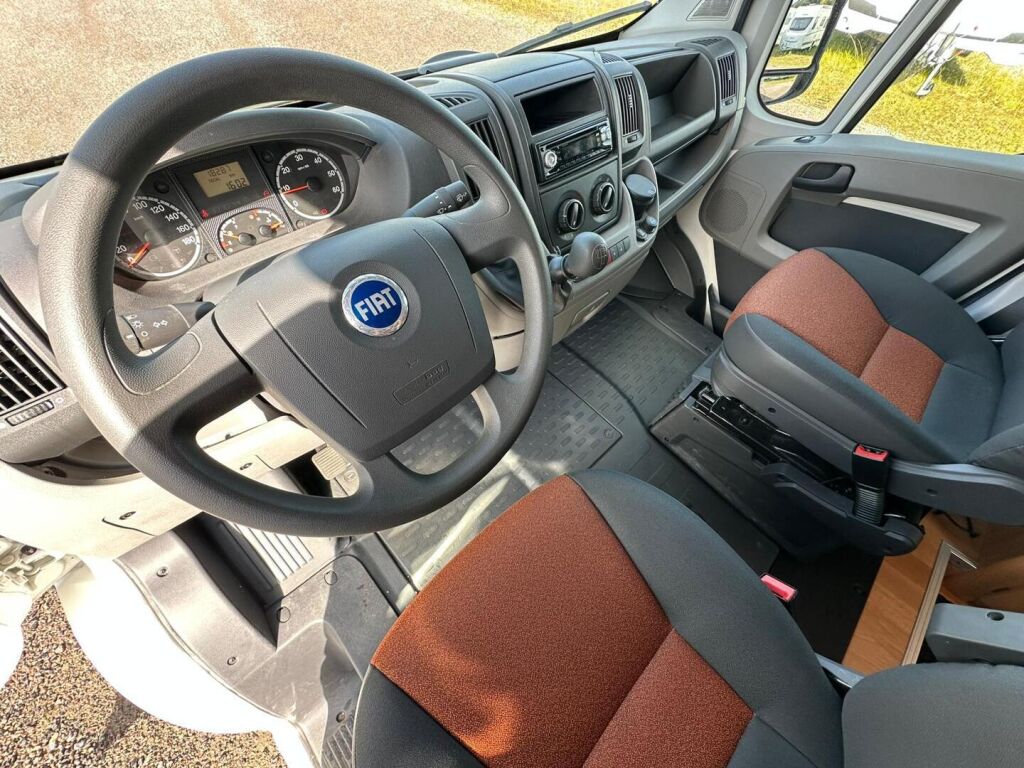 Adria Sport 573 DS 2008 Valkoinen