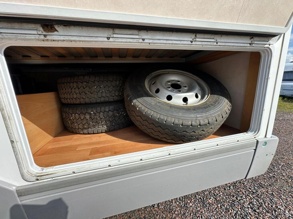 Adria Sport 573 DS 2008 Valkoinen