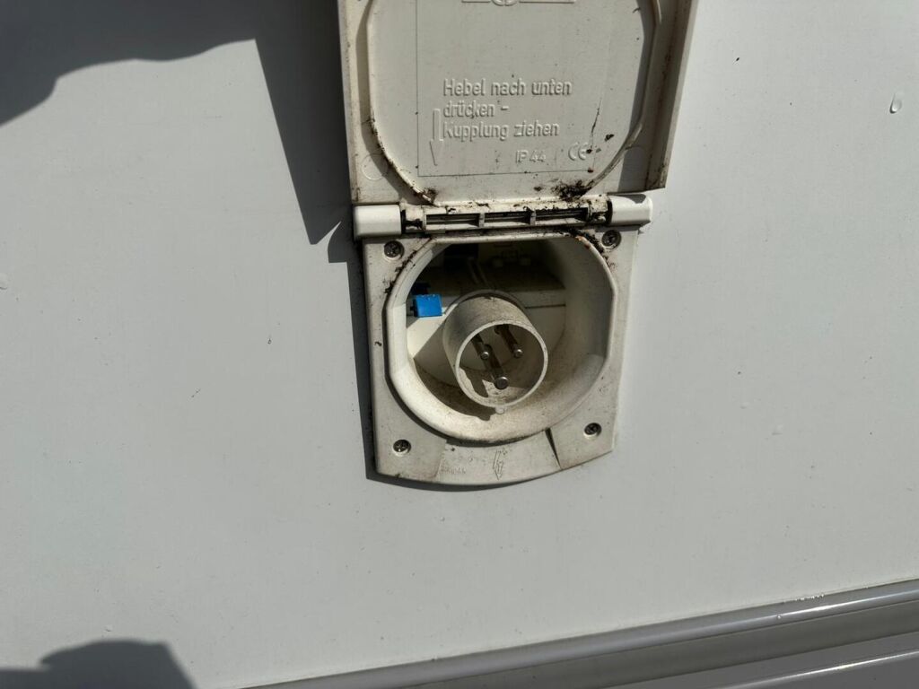 Adria Sport 573 DS 2008 Valkoinen