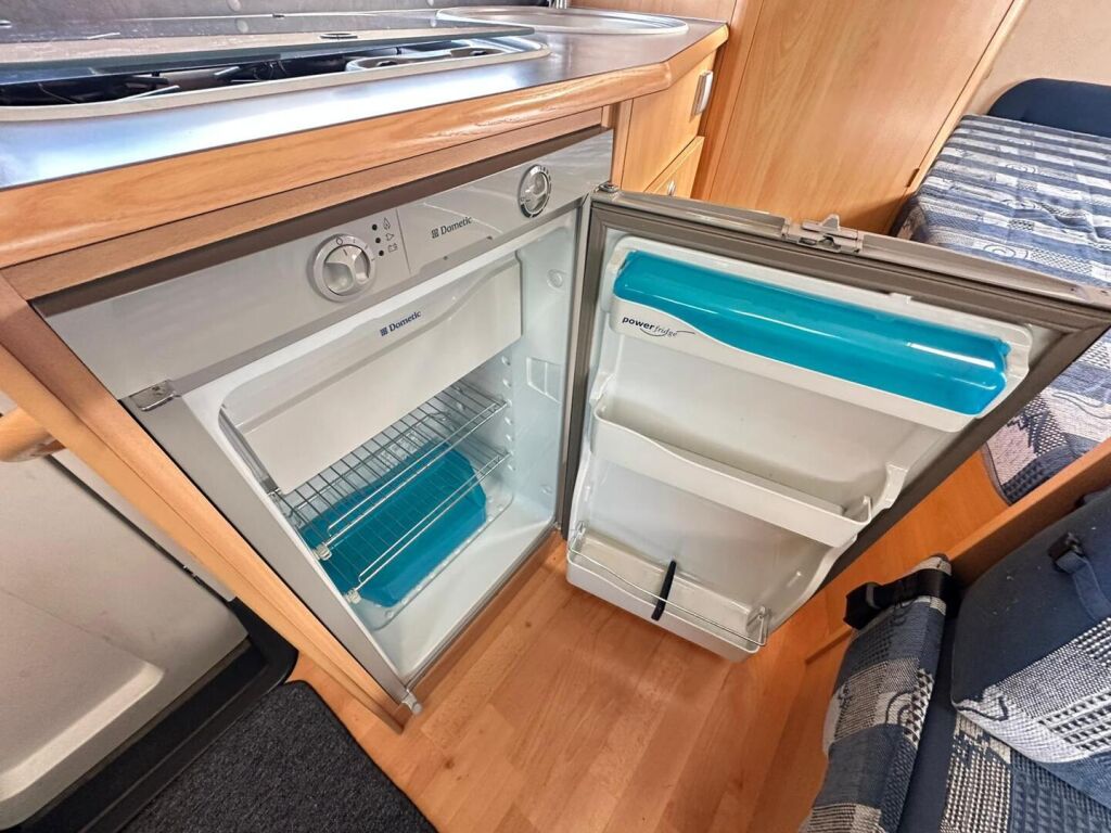 Adria Sport 573 DS 2008 Valkoinen