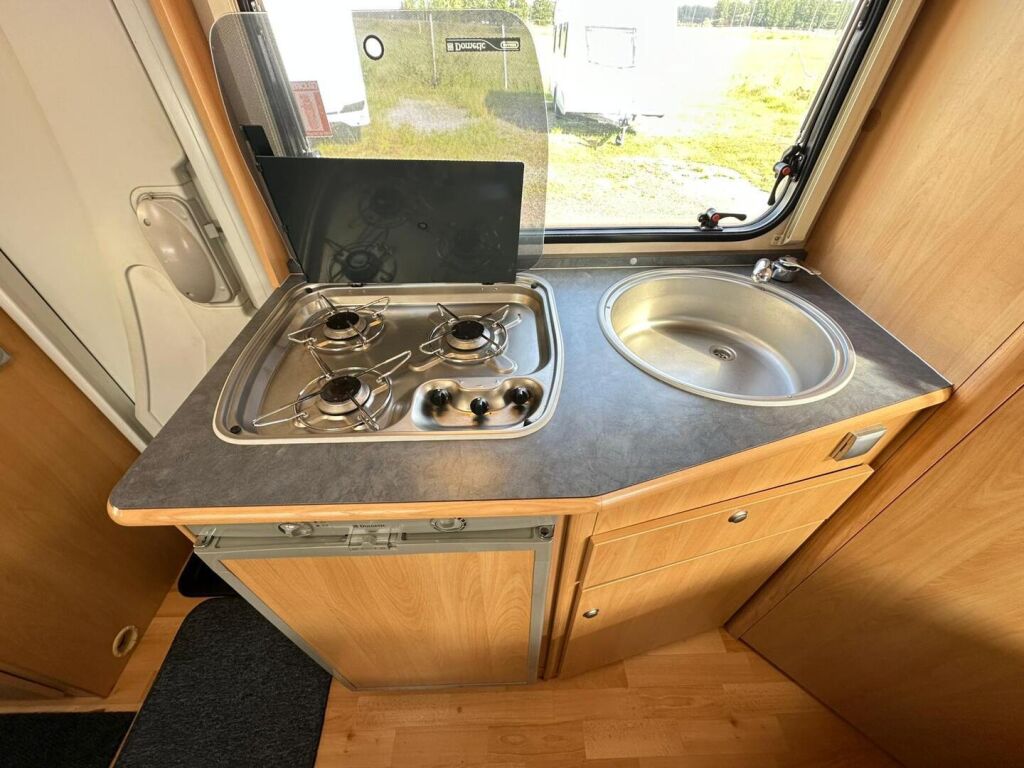 Adria Sport 573 DS 2008 Valkoinen