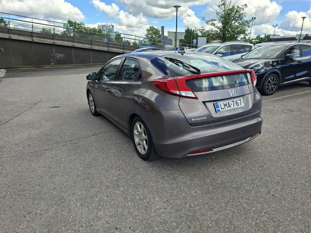 Honda Civic 2013 Ruskea (beige)