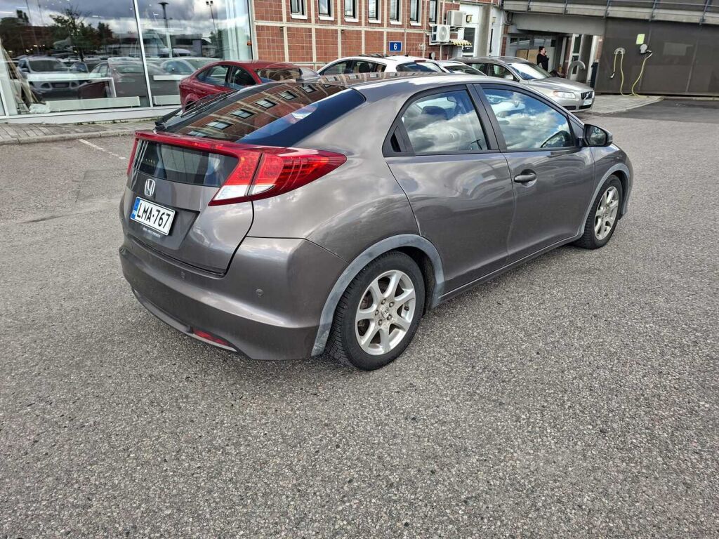 Honda Civic 2013 Ruskea (beige)