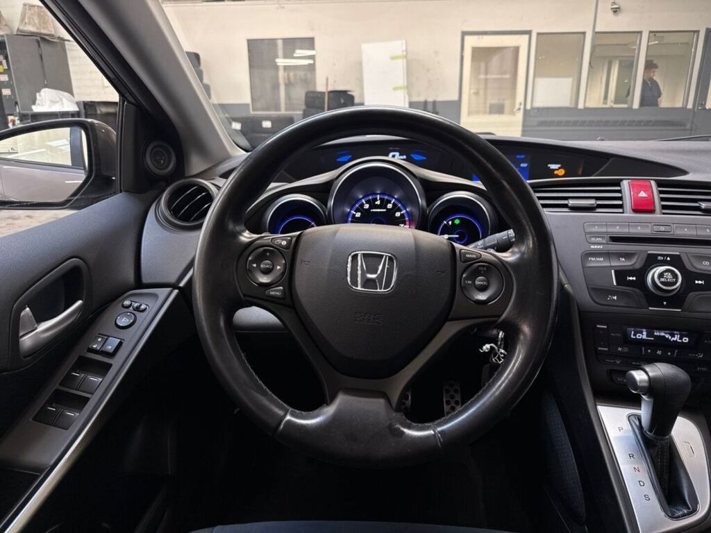 Honda Civic 2013 Ruskea (beige)