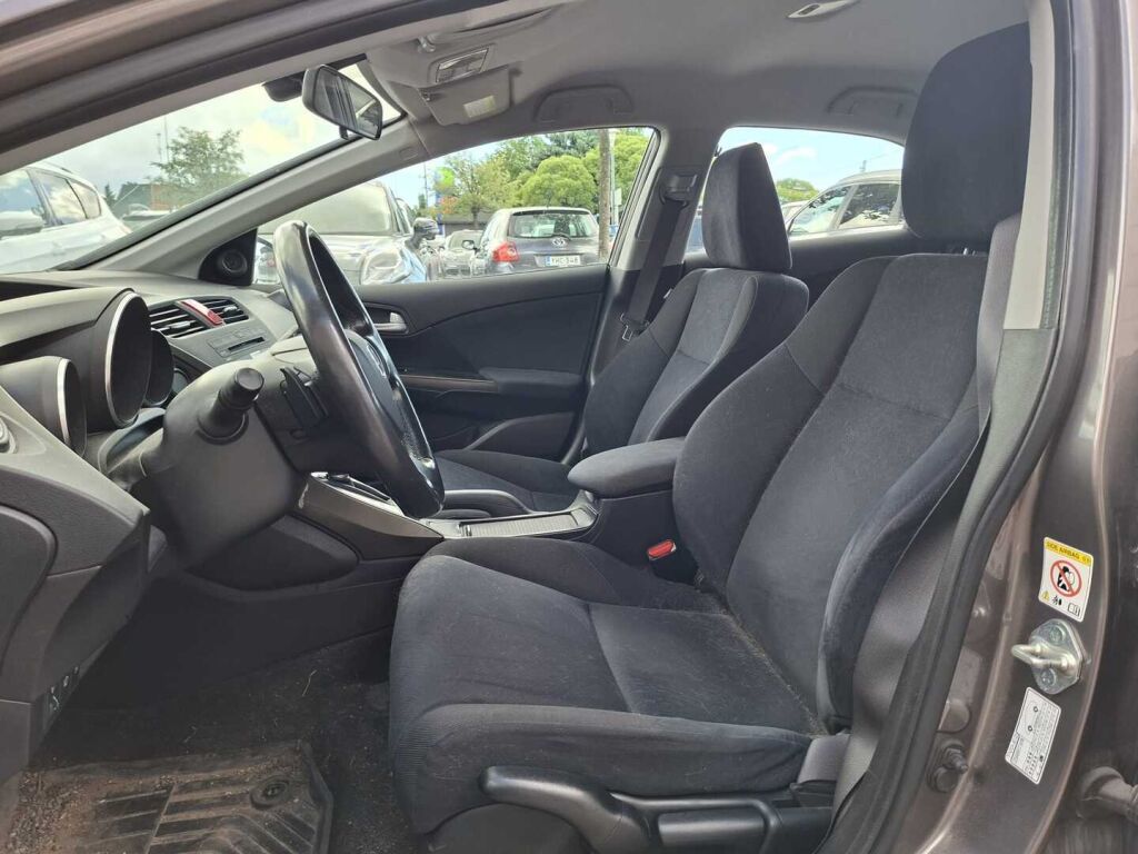 Honda Civic 2013 Ruskea (beige)