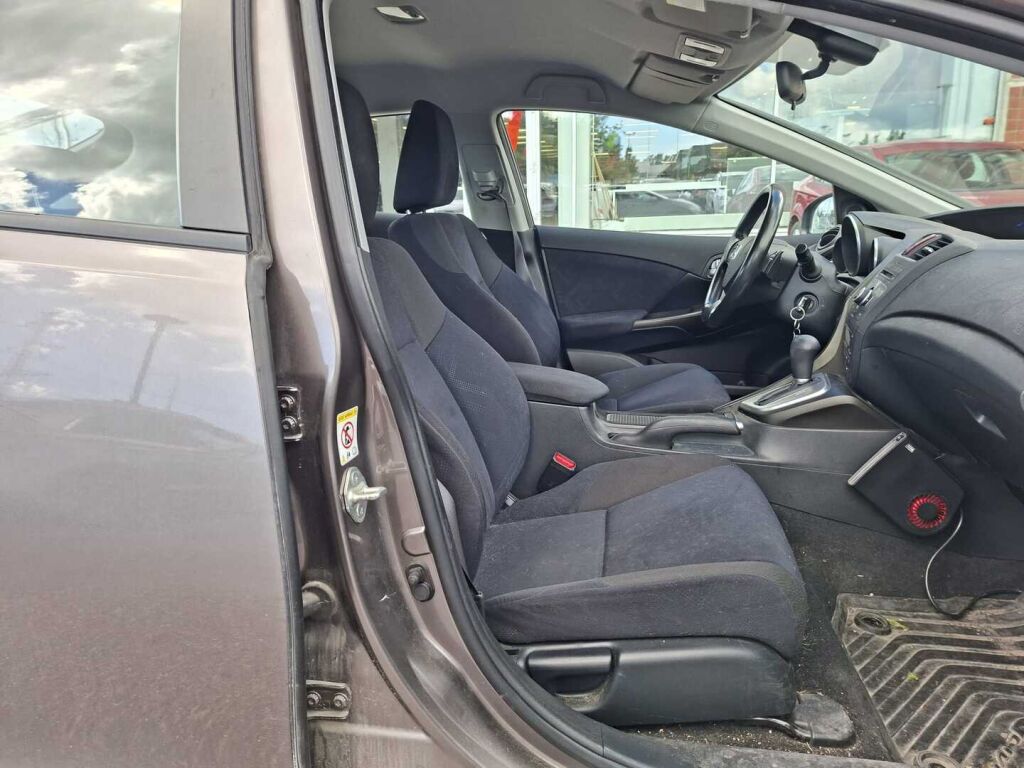 Honda Civic 2013 Ruskea (beige)