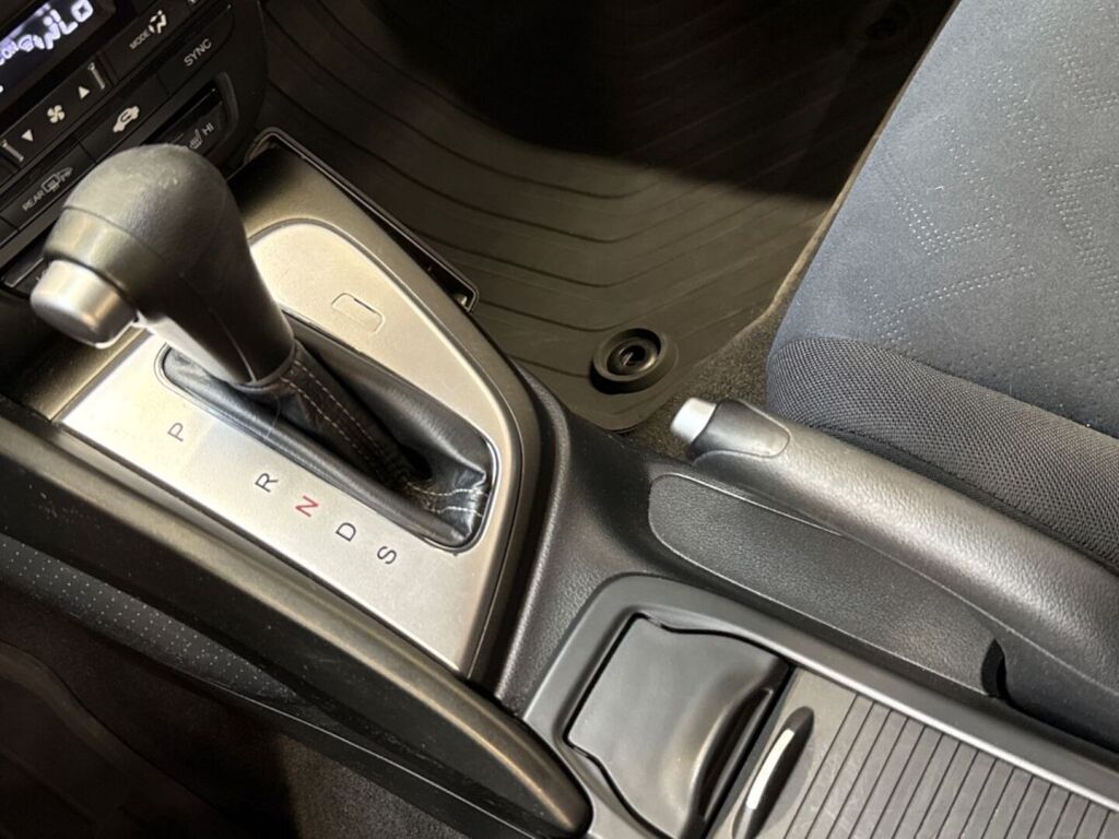 Honda Civic 2013 Ruskea (beige)