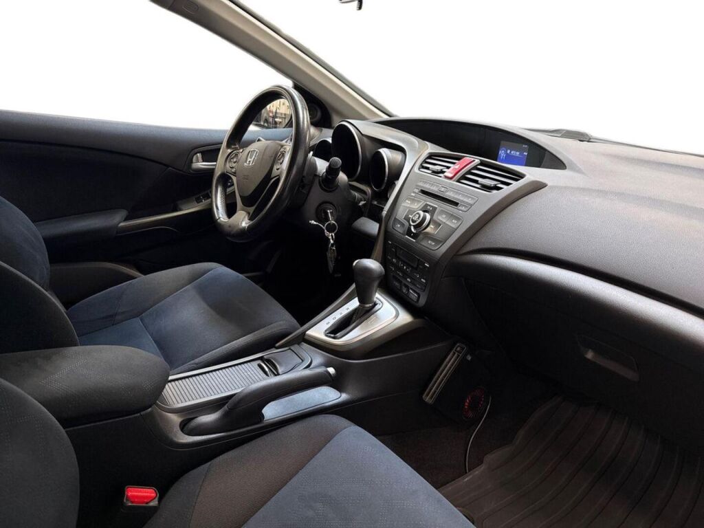 Honda Civic 2013 Ruskea (beige)