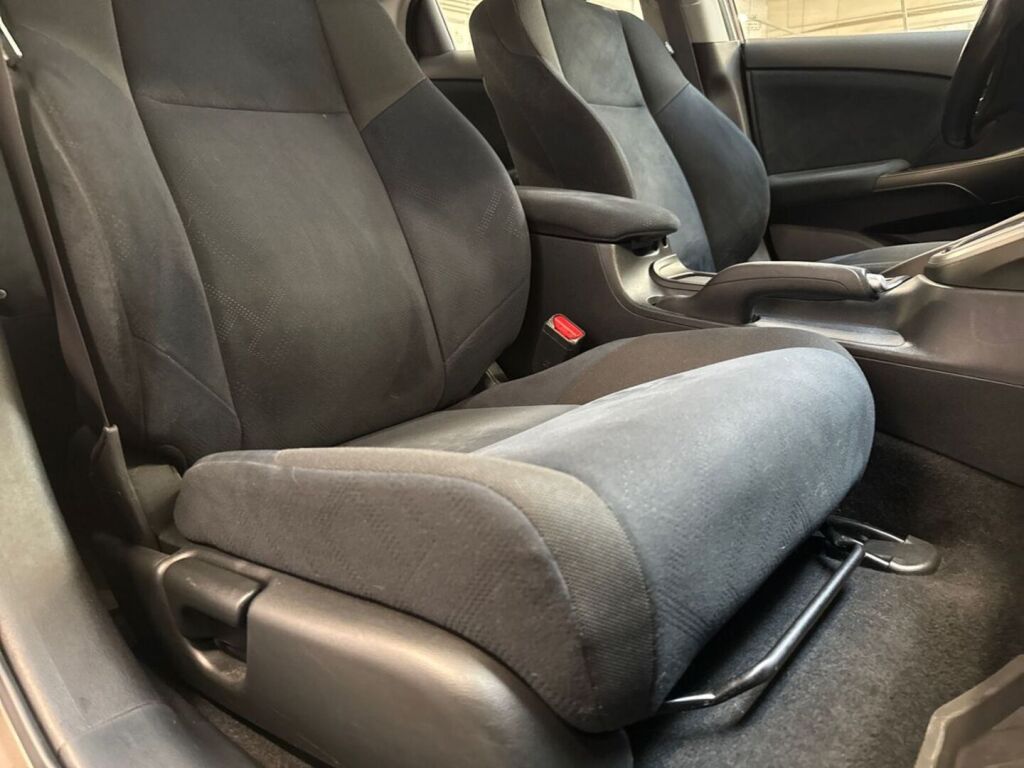 Honda Civic 2013 Ruskea (beige)
