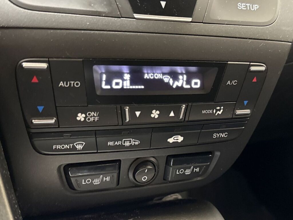 Honda Civic 2013 Ruskea (beige)
