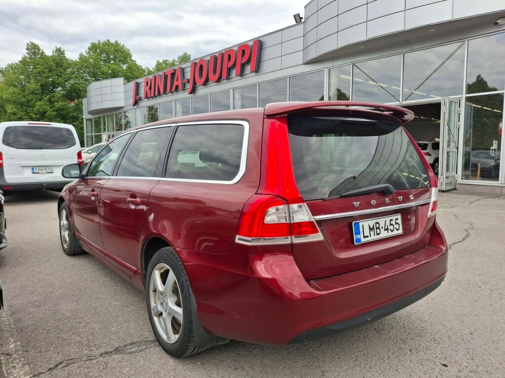 Volvo V70 2014 Punainen