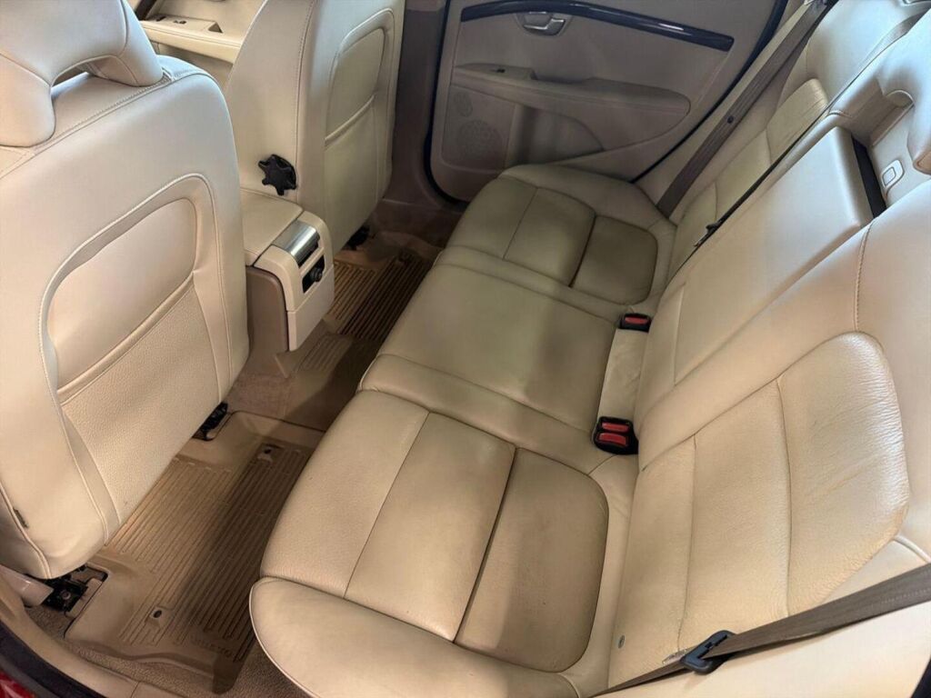 Volvo V70 2014 Punainen